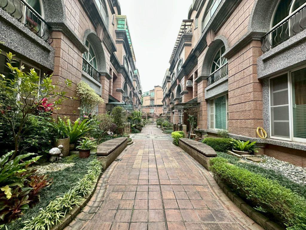 四期環境清幽湖綠歐別墅房屋室內格局與周邊環境