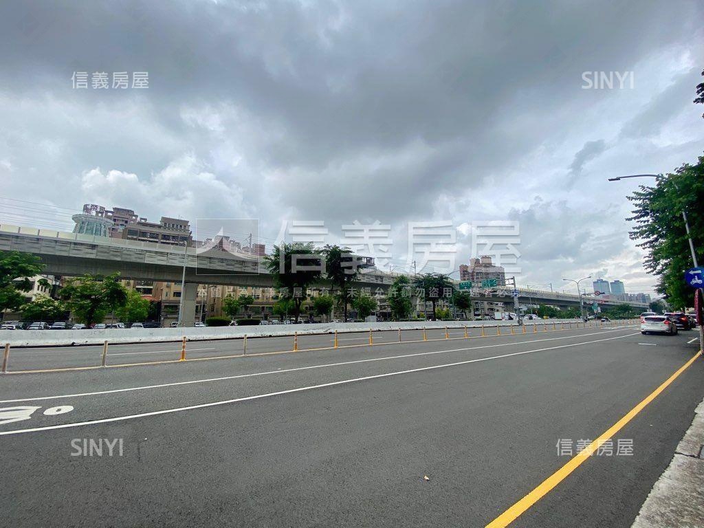 西區約３０米路大地坪透店房屋室內格局與周邊環境