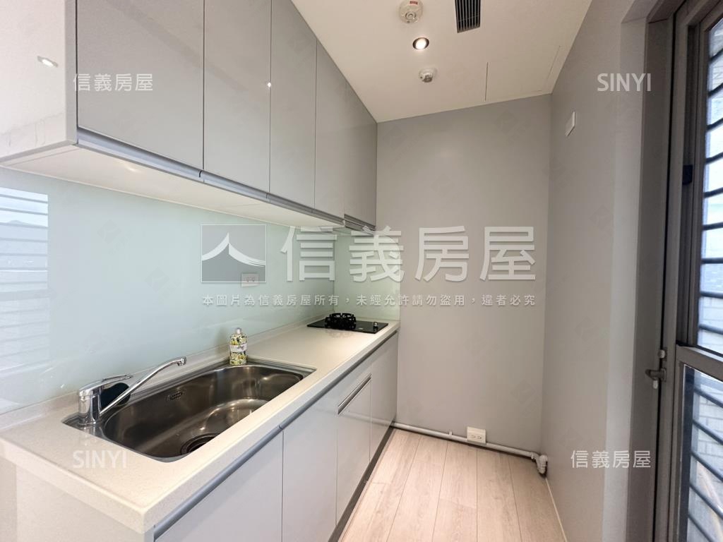 巴黎公寓近捷運兩房車位房屋室內格局與周邊環境