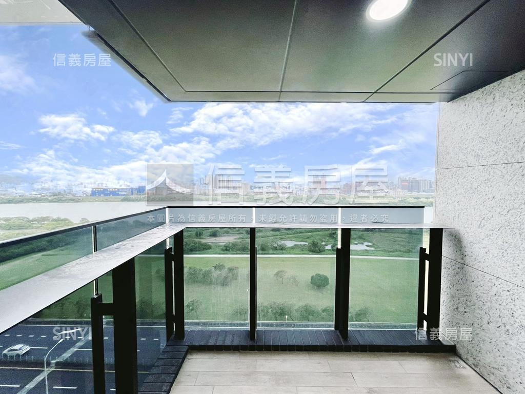 榮群擎川河景三房車位房屋室內格局與周邊環境