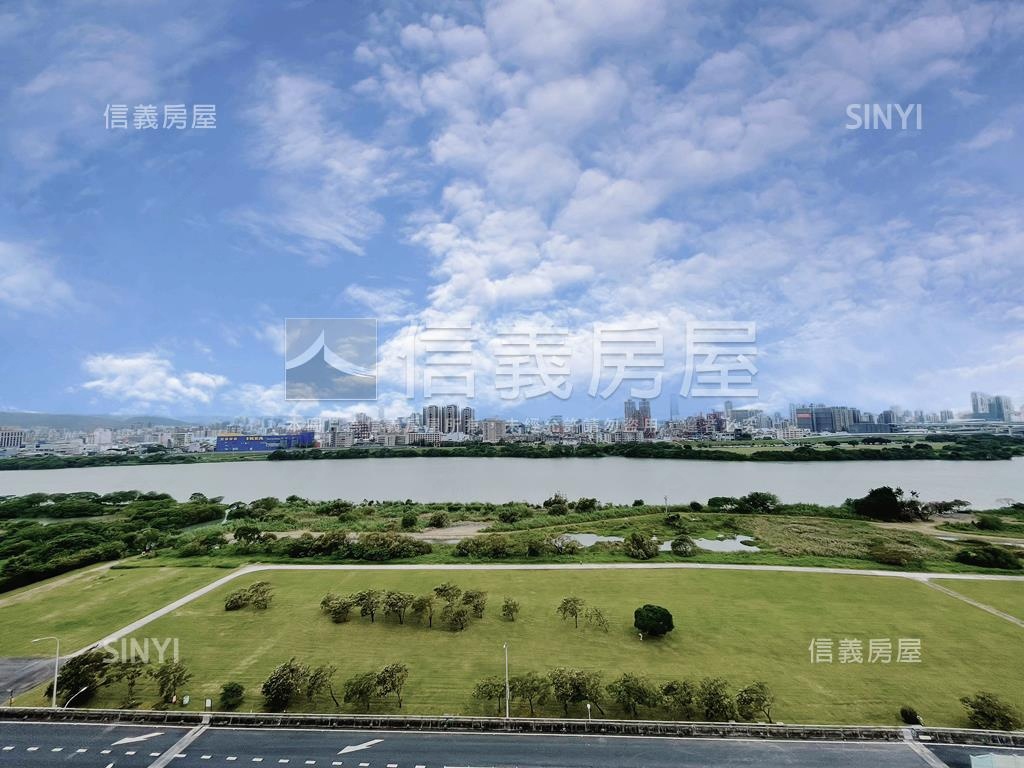 榮群擎川河景三房車位房屋室內格局與周邊環境