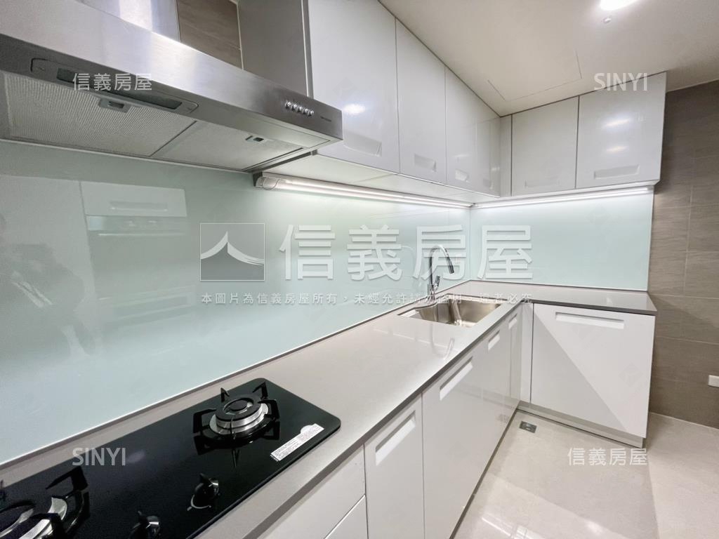榮群擎川河景三房車位房屋室內格局與周邊環境