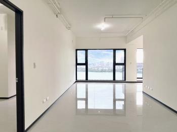 榮群擎川河景三房車位