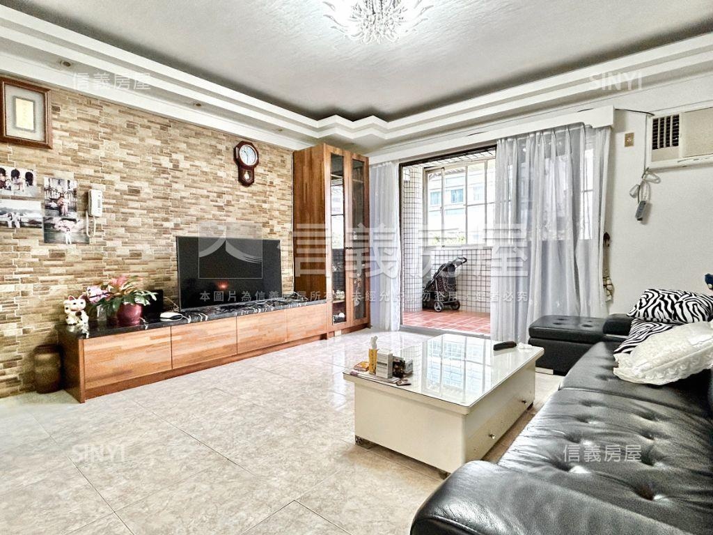 近市場百貨機能好四房平車房屋室內格局與周邊環境