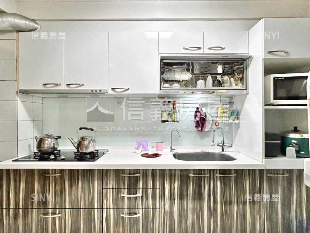 近市場百貨機能好四房平車房屋室內格局與周邊環境