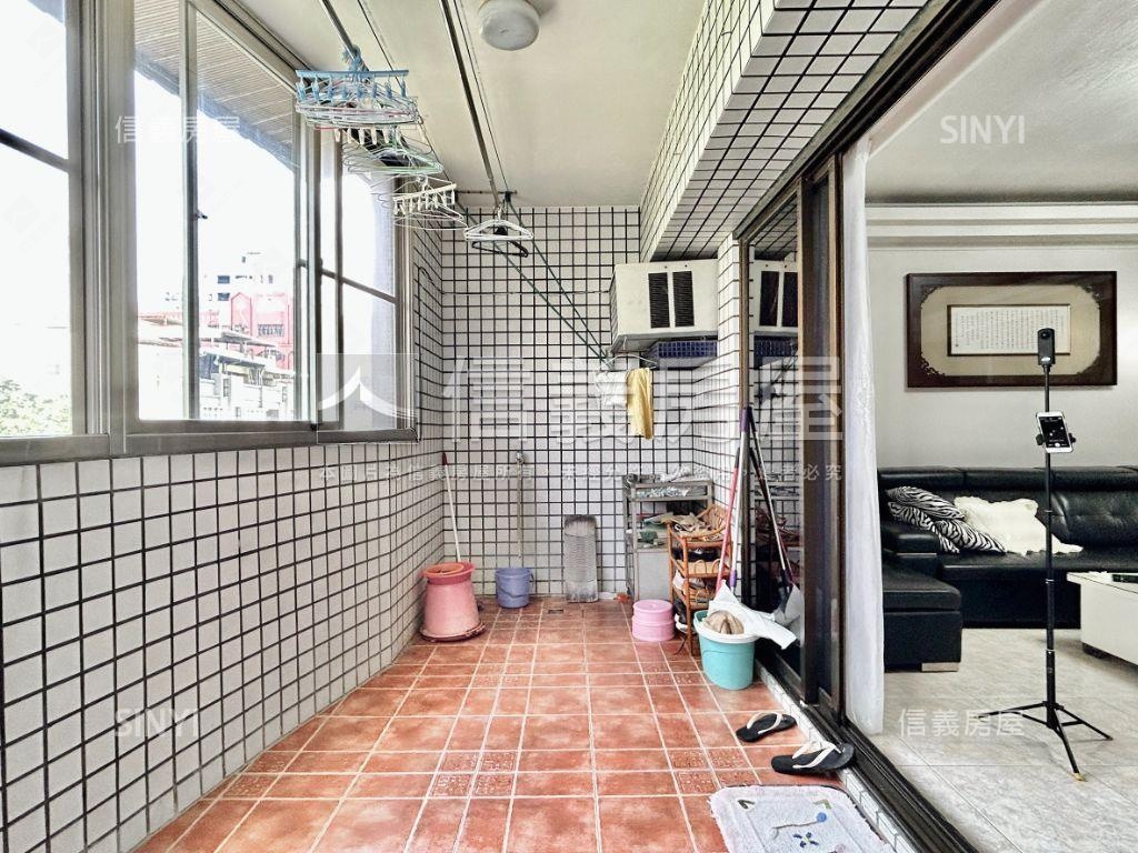 近市場百貨機能好四房平車房屋室內格局與周邊環境