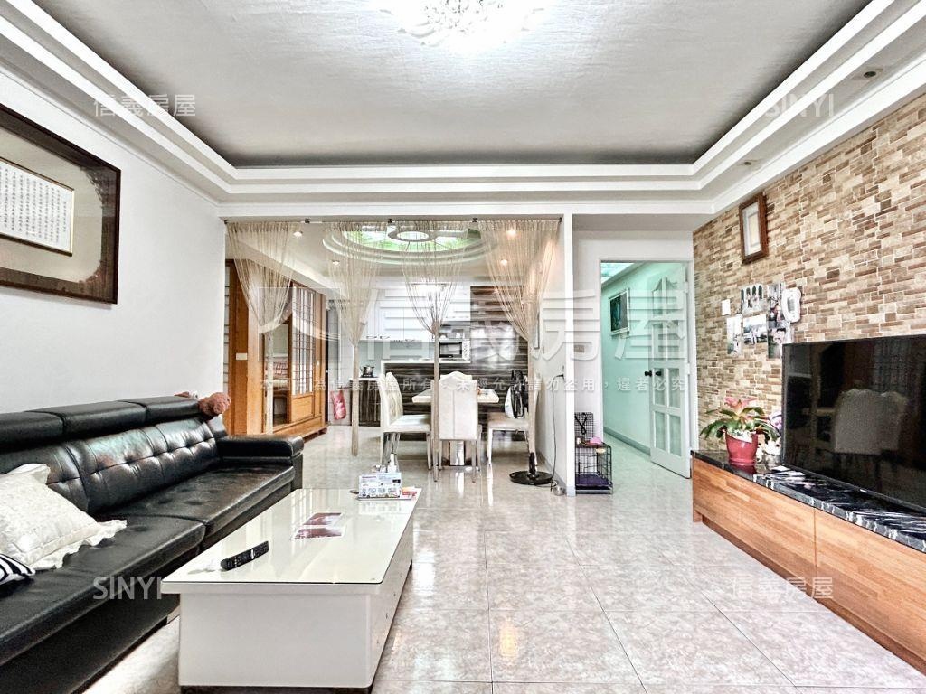 近市場百貨機能好四房平車房屋室內格局與周邊環境