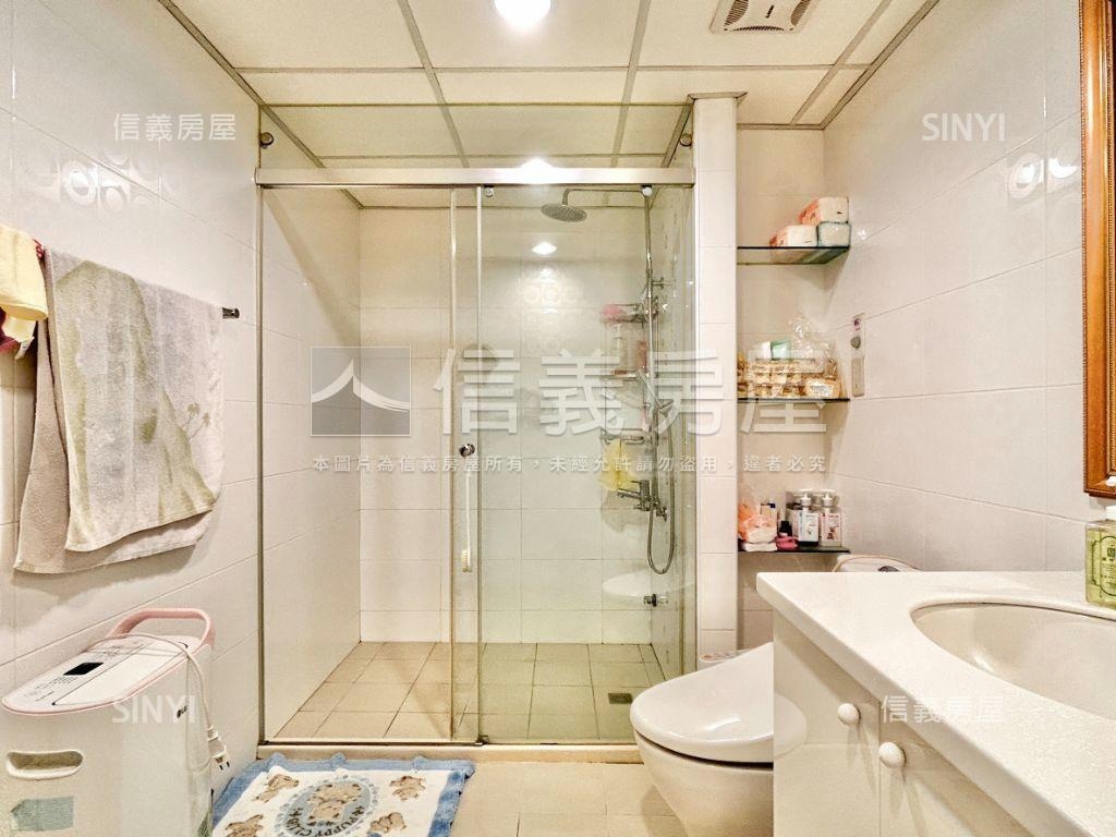 近市場百貨機能好四房平車房屋室內格局與周邊環境