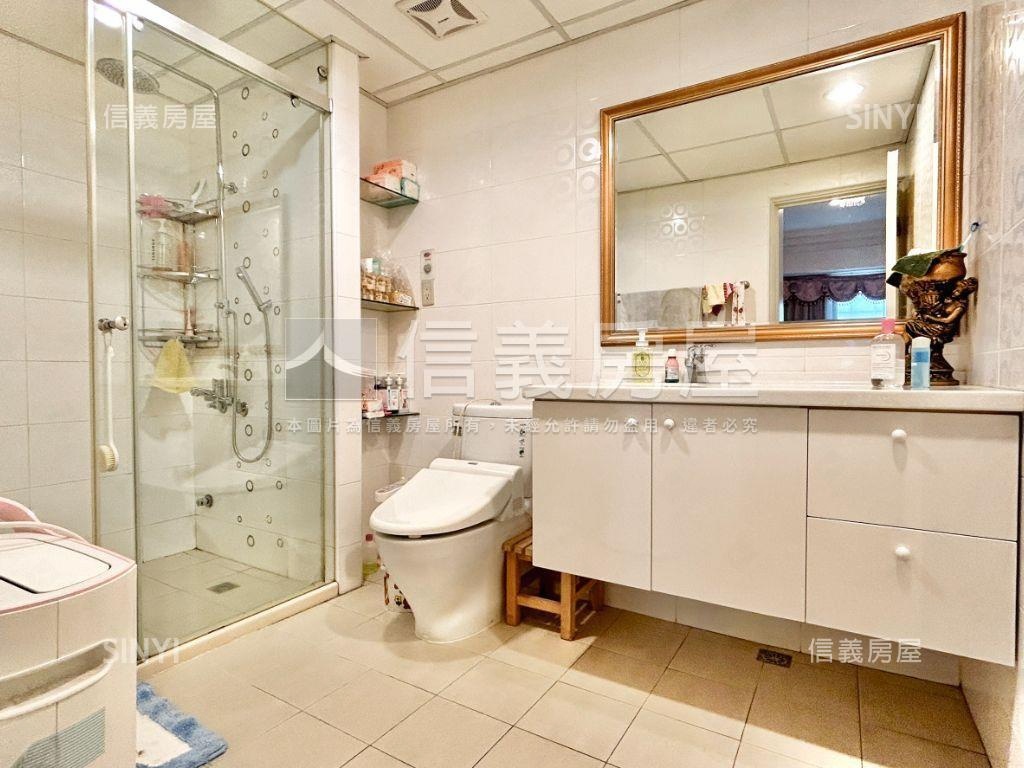 近市場百貨機能好四房平車房屋室內格局與周邊環境