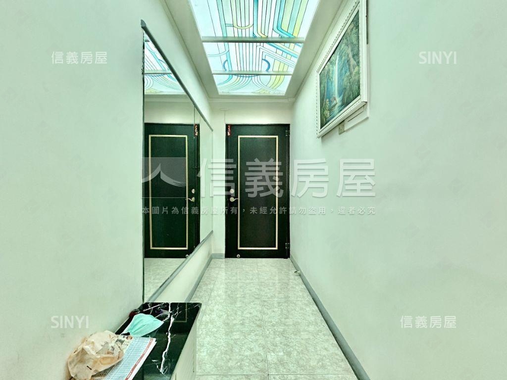 近市場百貨機能好四房平車房屋室內格局與周邊環境