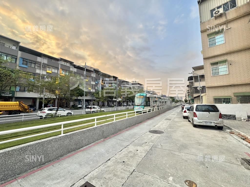 輕軌景觀首排採光翻新三房房屋室內格局與周邊環境