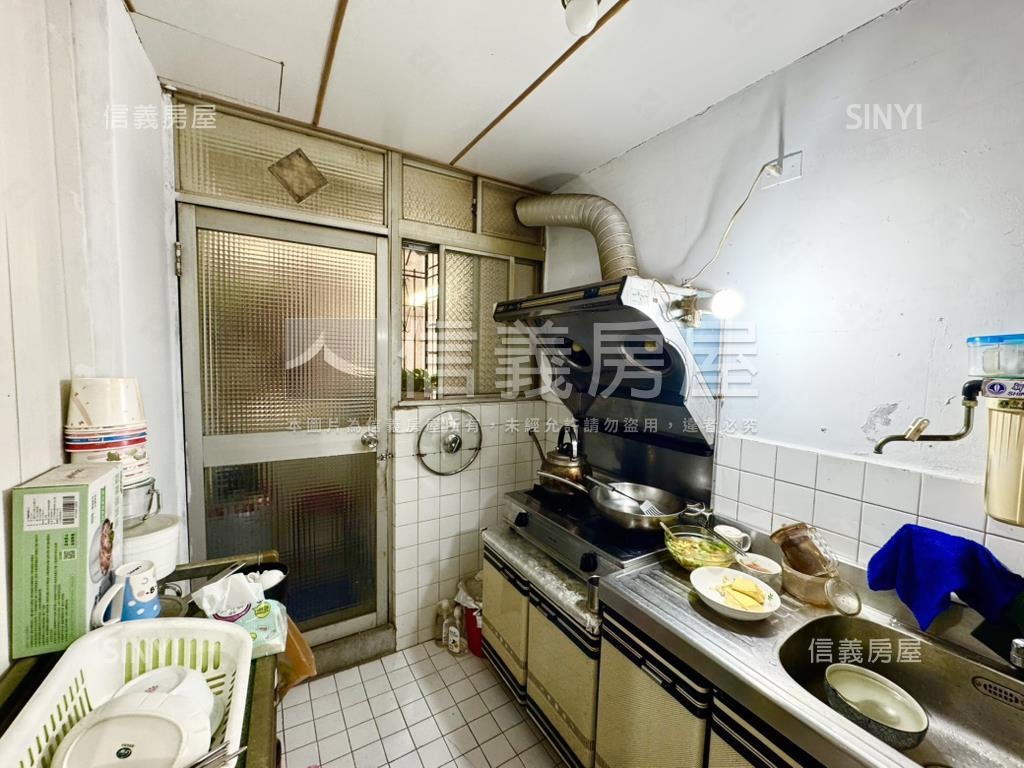 捷運丹鳳小資方正三房美寓房屋室內格局與周邊環境