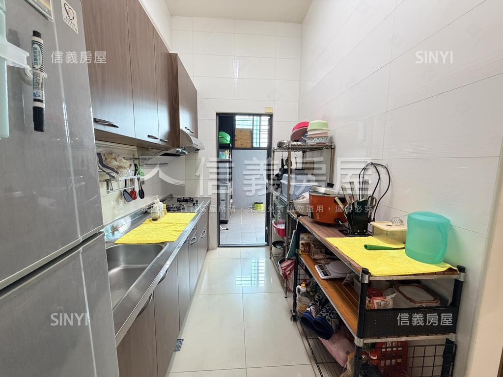 輕裝潢成家孝親車墅房屋室內格局與周邊環境