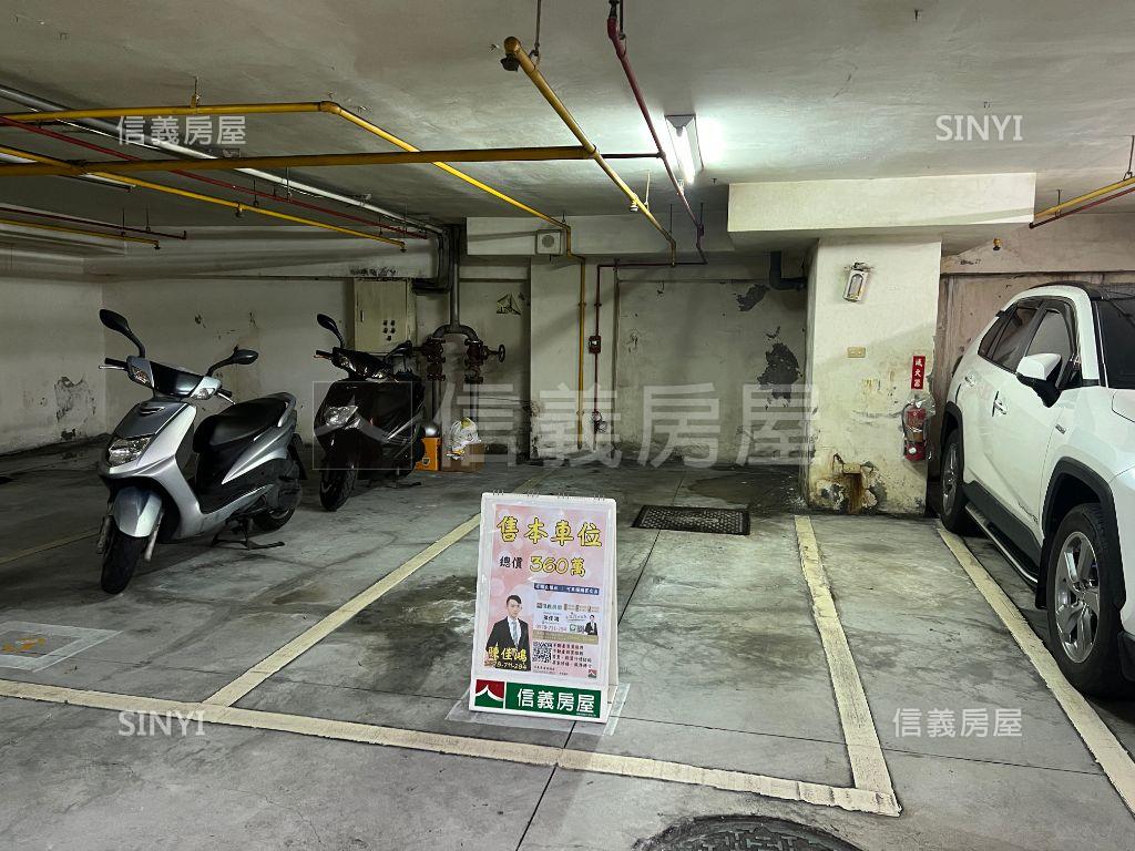 獨立柱邊坡道平面大車位房屋室內格局與周邊環境