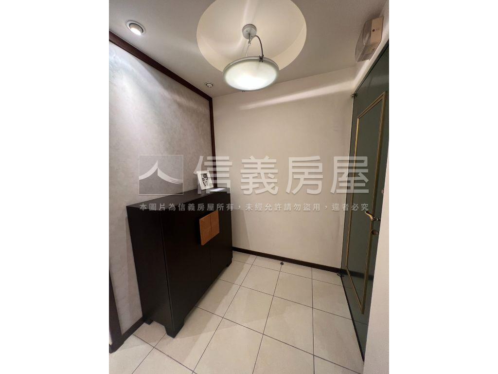 專約潤泰大家寬敞四房車位房屋室內格局與周邊環境