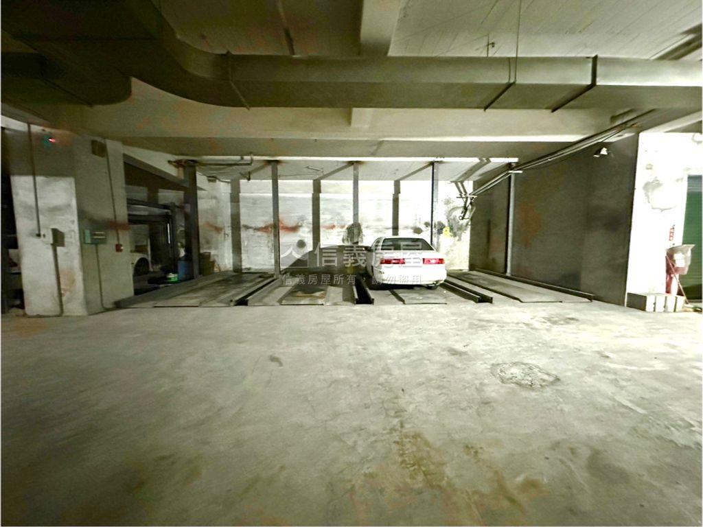 近高雄車站百坪商辦房屋室內格局與周邊環境