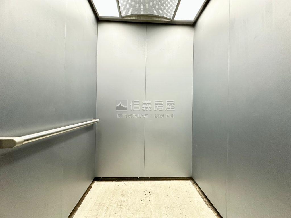 近高雄車站百坪商辦房屋室內格局與周邊環境