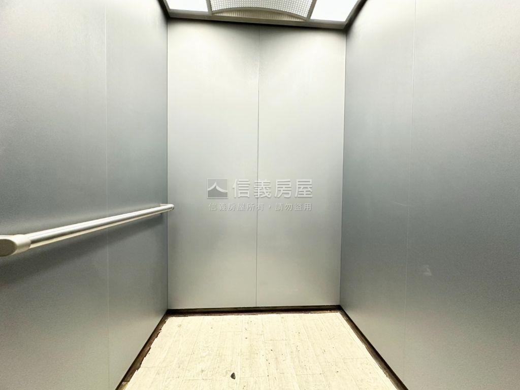 近高雄車站百坪商辦房屋室內格局與周邊環境