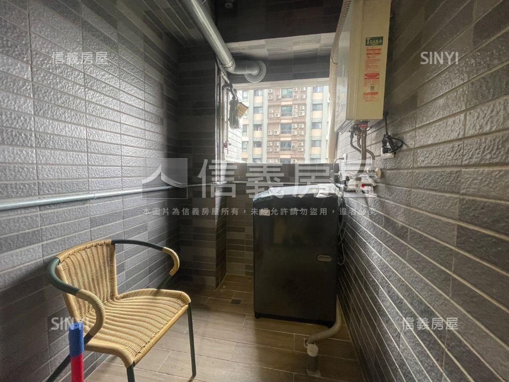 近Ａ１８菁美學２房車位房屋室內格局與周邊環境