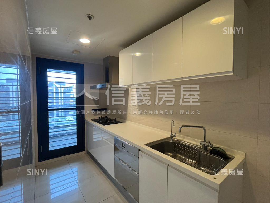 國峰苑高樓層景觀三房車位房屋室內格局與周邊環境