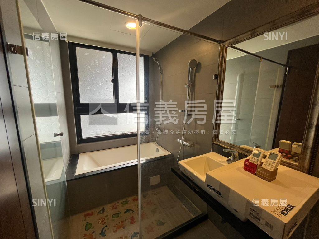 國峰苑高樓層景觀三房車位房屋室內格局與周邊環境