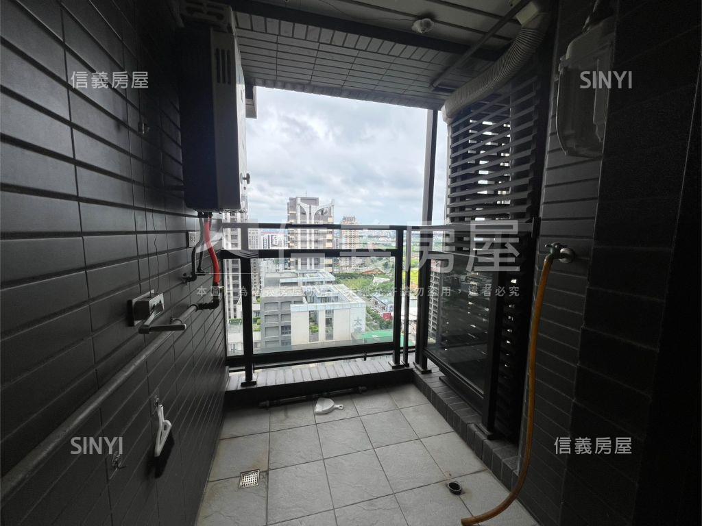 國峰苑高樓層景觀三房車位房屋室內格局與周邊環境