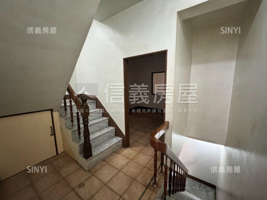 未來黃線優質學區透天金店房屋室內格局與周邊環境