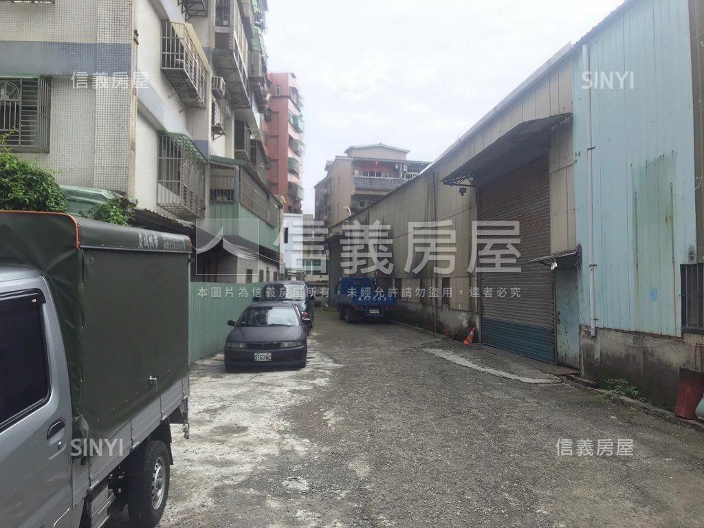 西雲皇家低公設大四房車位房屋室內格局與周邊環境