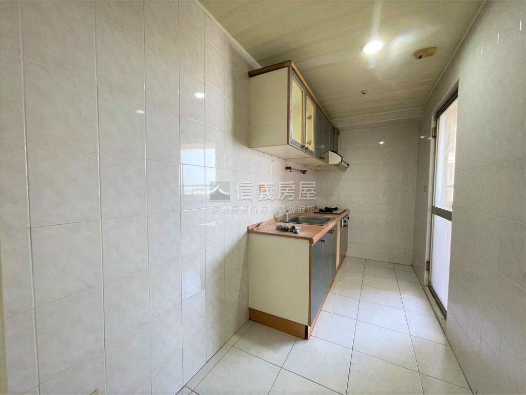 首府高樓海景三房房屋室內格局與周邊環境
