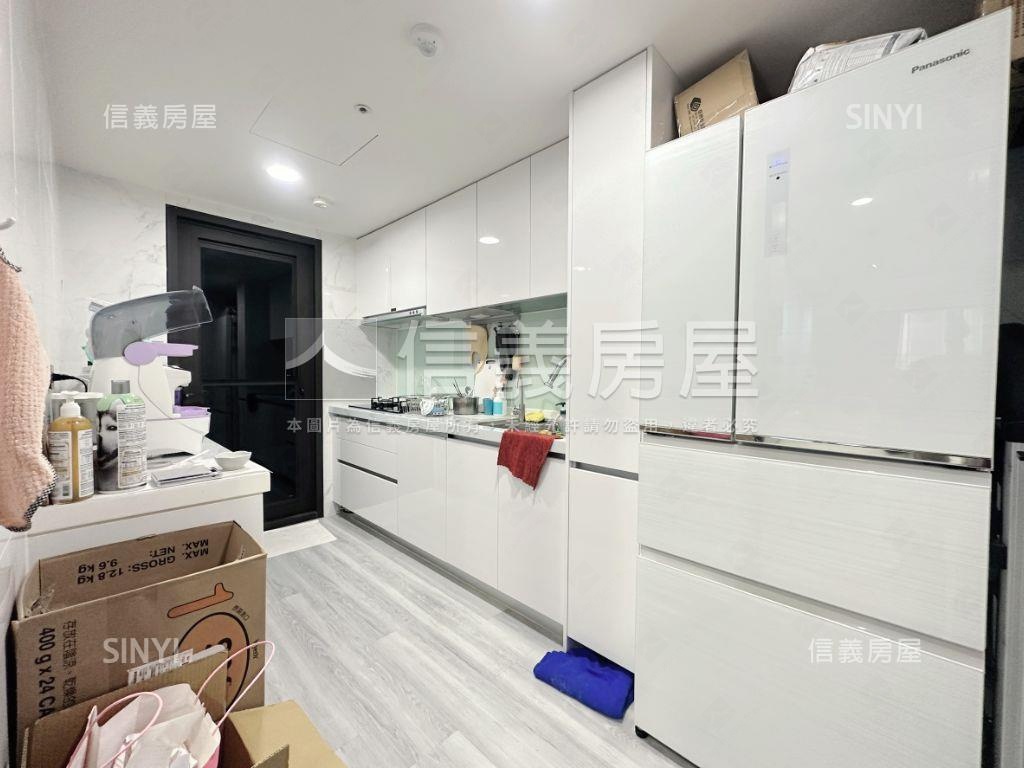 興時代採光百萬裝潢大三房房屋室內格局與周邊環境
