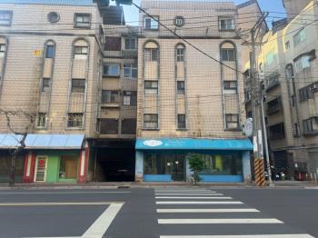 近中壢高中約九米面寬店面