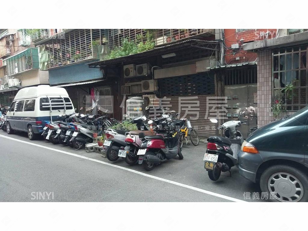 前後都是道路進出／壹樓房屋室內格局與周邊環境