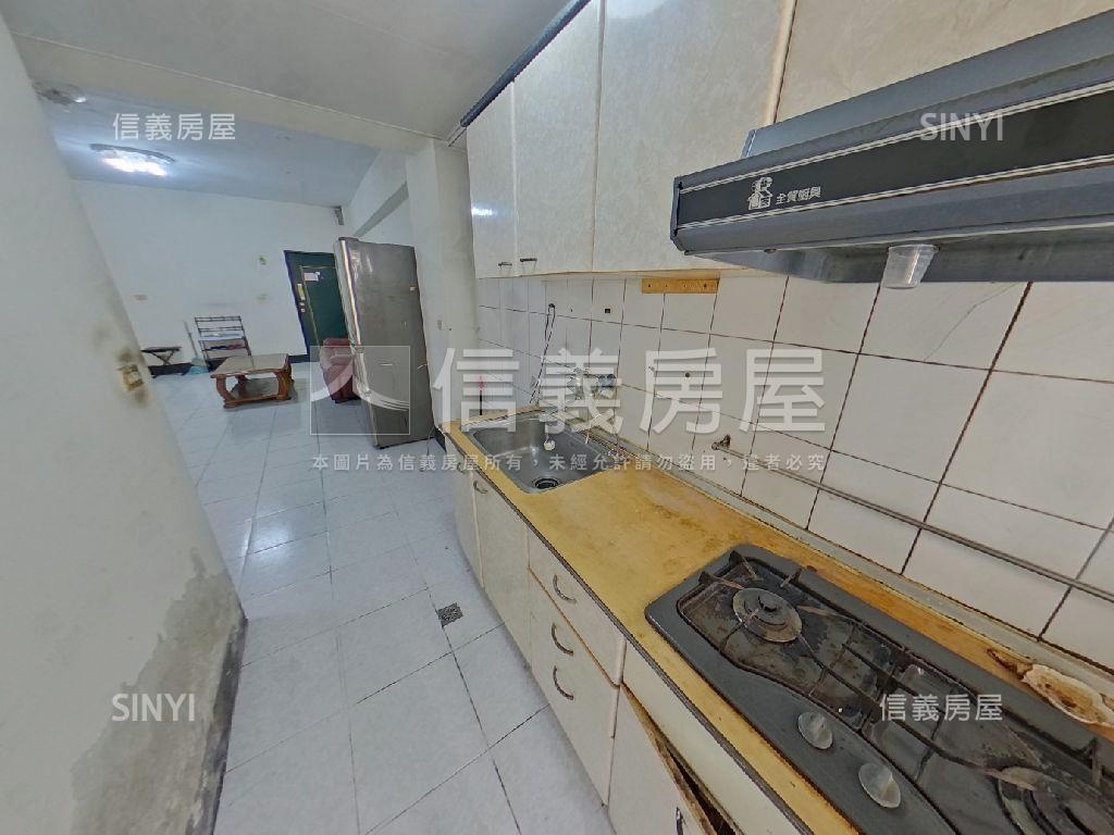 南興巨鑽３房平車房屋室內格局與周邊環境