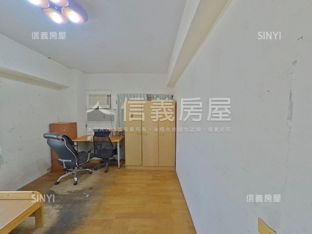 南興巨鑽３房平車房屋室內格局與周邊環境