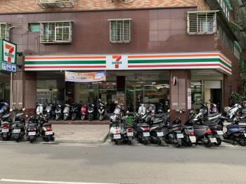 力行市場７－１１店面