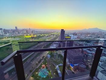 駿馬迎春！亞昕景觀三房