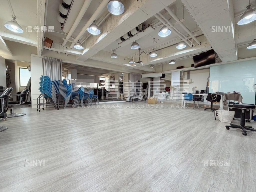 亞太商辦蛋黃區附三車位房屋室內格局與周邊環境