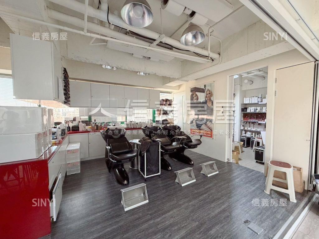 亞太商辦蛋黃區附三車位房屋室內格局與周邊環境