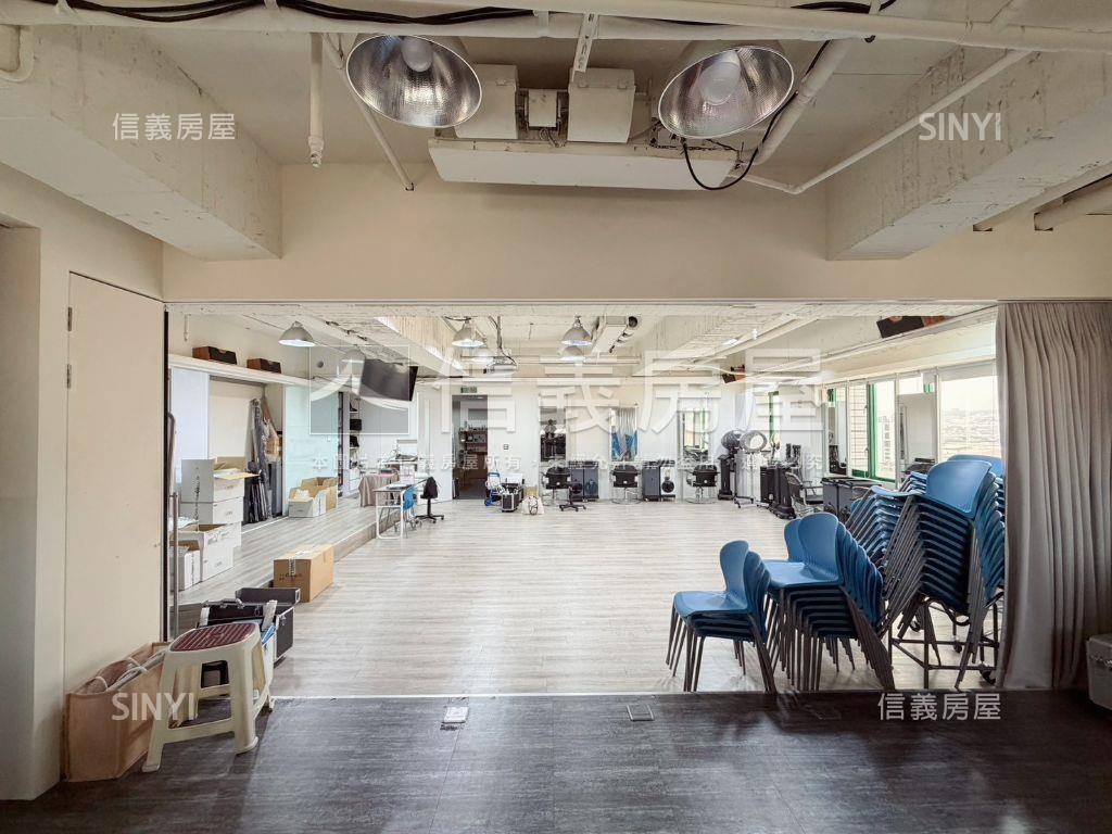 亞太商辦蛋黃區附三車位房屋室內格局與周邊環境