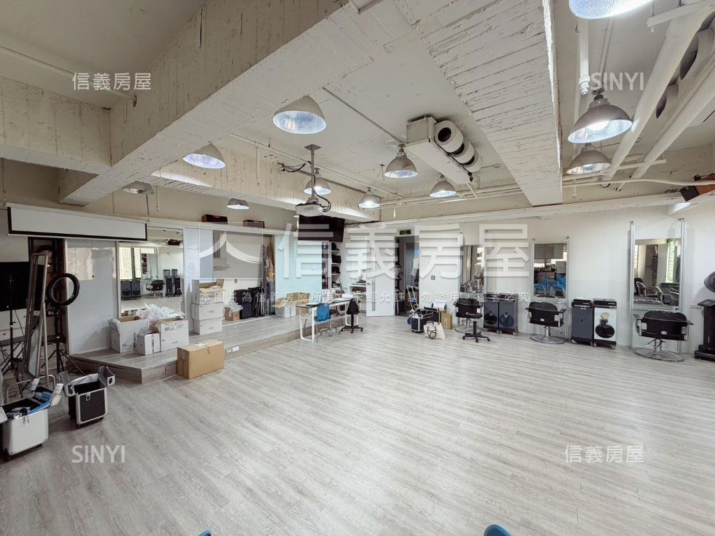 亞太商辦蛋黃區附三車位房屋室內格局與周邊環境