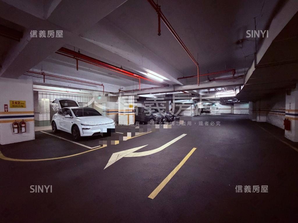 亞太商辦蛋黃區附三車位房屋室內格局與周邊環境