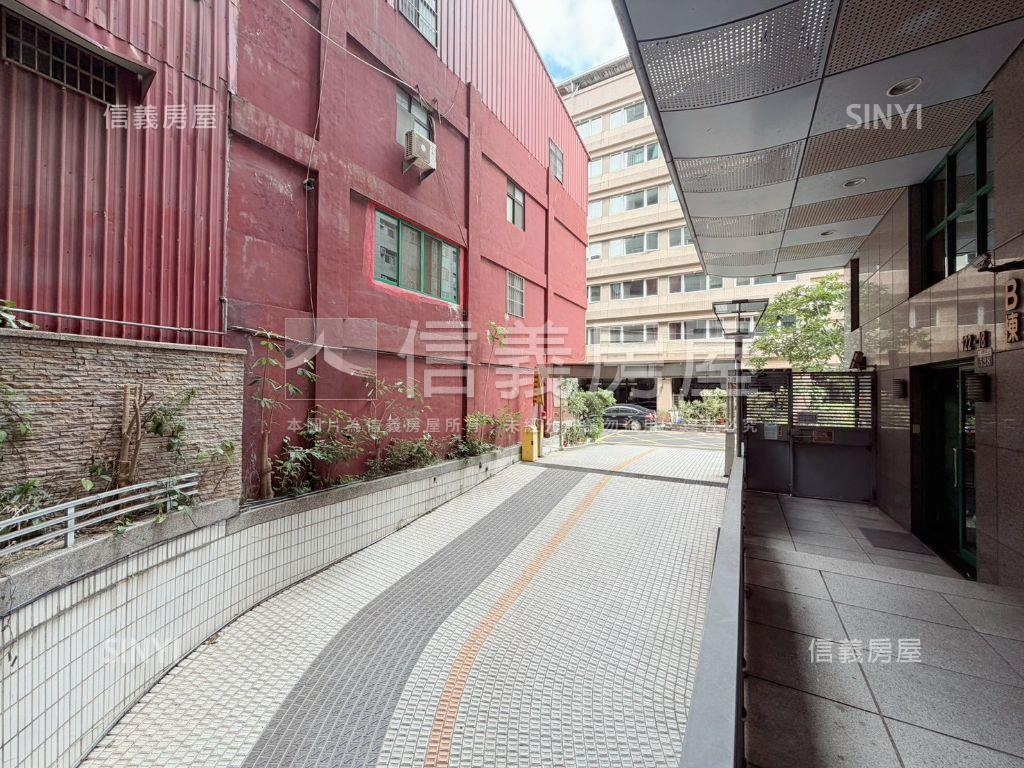 亞太商辦蛋黃區附三車位房屋室內格局與周邊環境