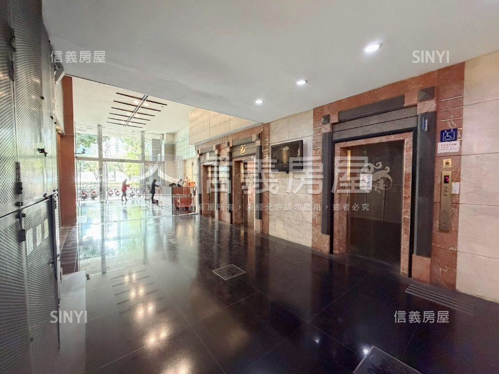 亞太商辦蛋黃區附三車位房屋室內格局與周邊環境