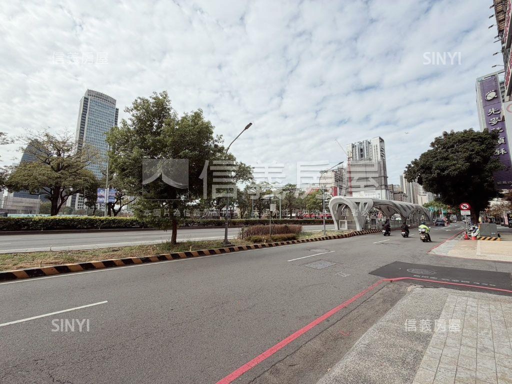 亞太商辦蛋黃區附三車位房屋室內格局與周邊環境