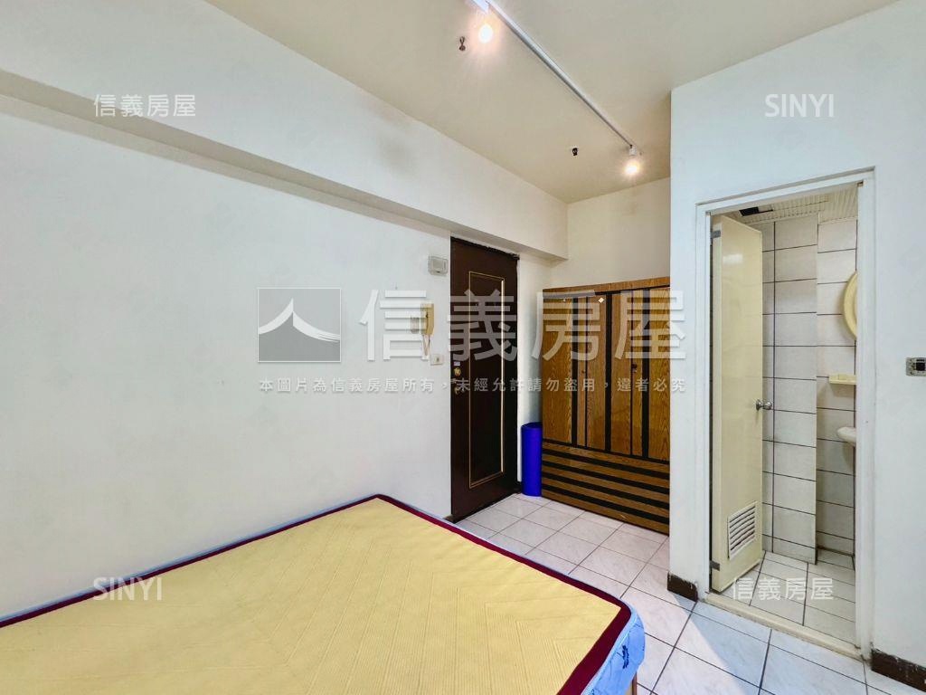 ★近水樓台可看方正套房房屋室內格局與周邊環境