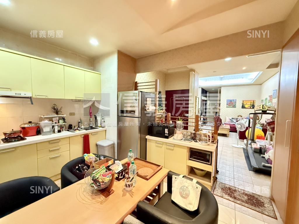 市中心近捷運成家典雅美宅房屋室內格局與周邊環境