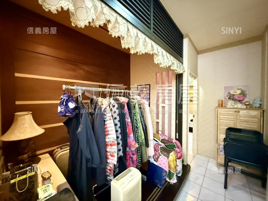 市中心近捷運成家典雅美宅房屋室內格局與周邊環境