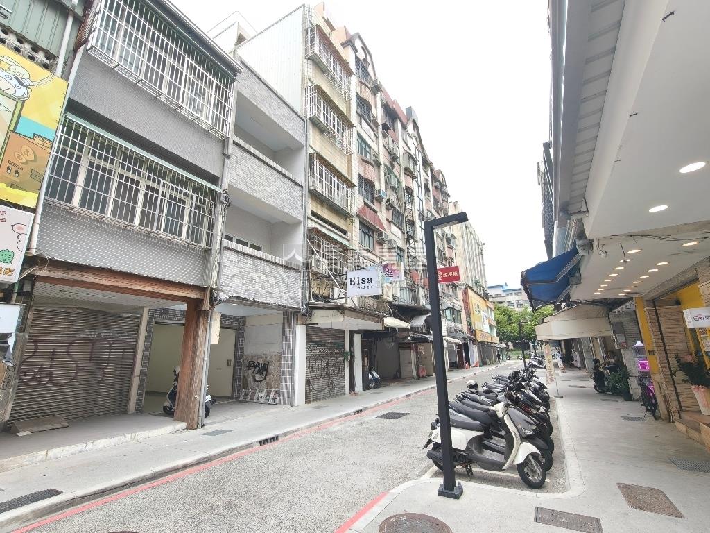 玉竹商圈翻新正３樓透店房屋室內格局與周邊環境