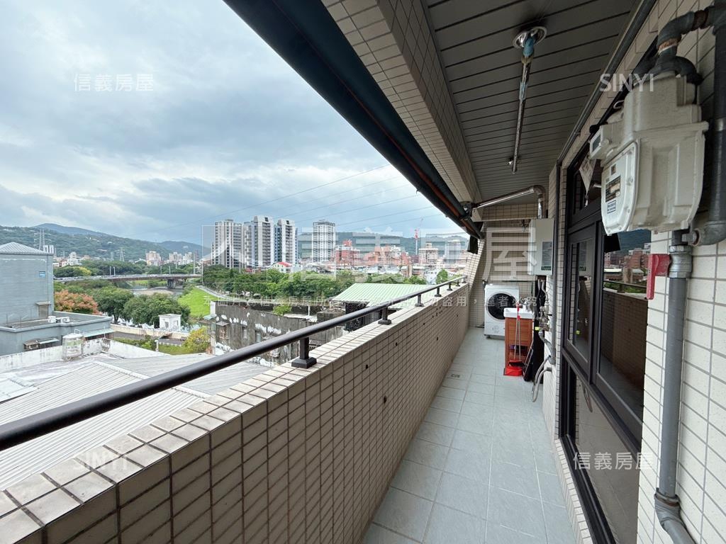 芝山捷運景觀三房平面車位房屋室內格局與周邊環境