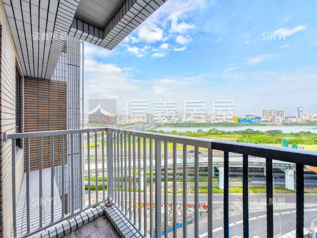 ★芬蘭極光河景三房車位★房屋室內格局與周邊環境